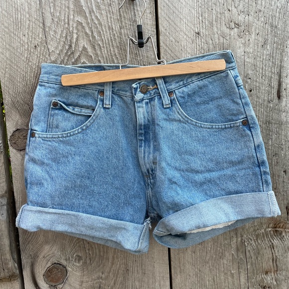 Women’s Wrangler Denim Shorts - Picture 2 of 4